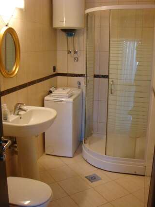 Апартаменты Apartments Orfej Свети-Стефан Апартаменты с 2 спальнями и балконом-8